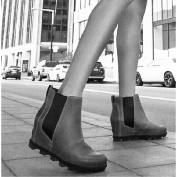 Sorel Joan of Arctic Wedge Chelsea boots Ankle Bootie size 6.5 waterproof - Picture 1 of 14